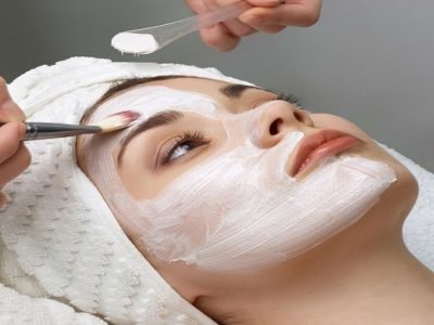 Bleach Side Effects | स्वच्छ त्वचेसाठी तुम्ही ब्लीच करता का?, पण ही काळजी घ्यायला विसरू नका