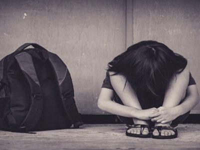 Parenting | पालकांसाठी! आपल्या मुलांना आत्महत्येची भावना गिळंकृत करू पाहतेय हे कसे ओळखालं? –  नक्की वाचा