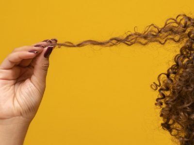 Curly Hair care Tips | सुंदर केस सर्वच महिलांना हवे असतात, पण कुरळ्या केसांची काळजी कशी घ्यावी?, या टिप्स फॉलो करा