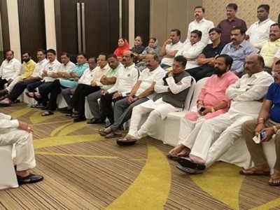 शिंदेंनी आमदारांना माहिती देतानाही भाजपची स्क्रिप्ट वाचली? | भाजप ही महासत्ता आहे… त्यांनी पाकिस्तानची तर..