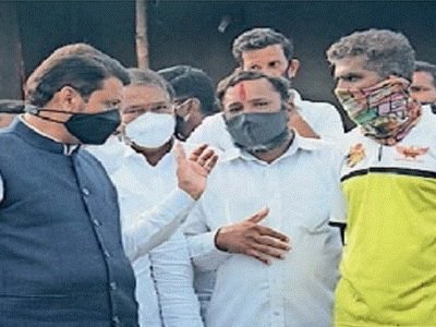 फडणवीसांचे वादळी दौरे | 4 ठिकाणी १२- १५ मिनिटांच्या बैठका | केंद्राच्या आयुष्मान आरोग्य केंद्राचे पत्रे उडाल्याचे पाहिले अन…