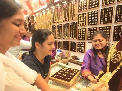 Gold Price Today | सोन्याची किंमत मजबूत घसरली, चांदीत सुद्धा घसरण, खरेदी करण्यापूर्वी लेटेस्ट रेट पाहा