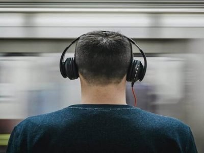 Health First | सतत हेडफोन वापरत आहात तर सावधान ! जाणून घ्या त्याची कारणे । अधिक माहितीसाठी वाचा