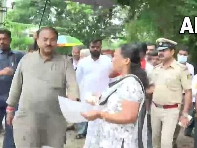 Viral Video | मतदार महिलेने मतदारसंघातील अडचणींवरून भाजप आमदाराकडे अर्ज दिला म्हणून महिलेला शिवीगाळ आणि अटक