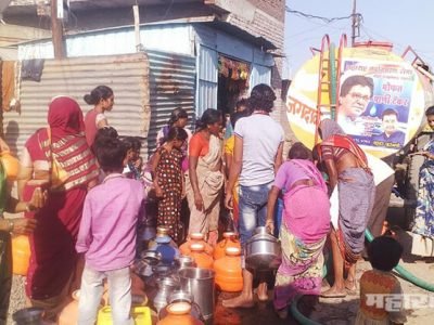 आधार मनसे टॅंकरचा, उद्धव ठाकरे परदेशात तर मुख्यमंत्र्यांचं मोबाईलवर दुष्काळ निवारण