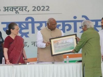 Mallikarjun Kharge | काँग्रेस अध्यक्ष झाल्यावर खरगे झाले भावूक, मजुराच्या मुलाला मोठी संधी दिल्याबद्दल कृतज्ञता व्यक्त केली