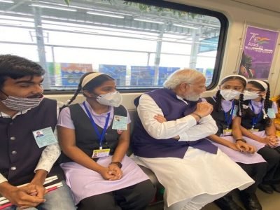 मोदींसाठी पुण्यात भाजपचे इव्हेंट मार्केटिंग | विद्यार्थी रविवारी सुद्धा युनिफॉर्ममध्ये शाळेत | नेटिझन्सकडून टीका