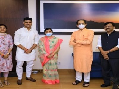 Mohan Delkar Family Joined Shivsena | मोहन डेलकर यांच्या पत्नी आणि मुलाचा शिवसेनेत प्रवेश