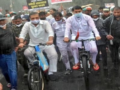 मोदी तेरे राज मे, सायकल आगयी हाथ मे | इंधन दरवाढ, महागाईविरोधात काँग्रेसचा सायकल-बैलगाडी मोर्चा