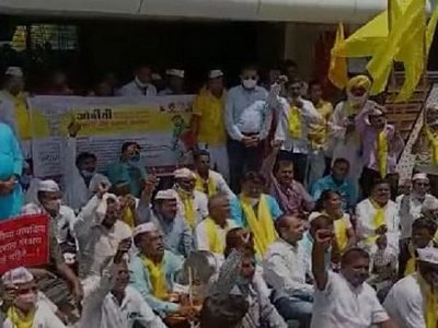 OBC आरक्षण | नांदेड-हिंगोलीत खासदारांच्या घरासमोर ढोल बजाओ आंदोलन | केंद्र सरकार विरोधात घोषणाबाजी