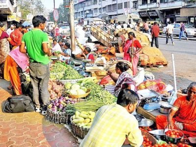 Pension Money Application | होय! रस्त्यावर स्टॉल किंवा छोटं दुकाने थाटणाऱ्यांना 3,000 रुपये मासिक पेन्शन मिळेल