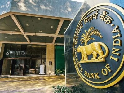 RBI Action on Bank | सावधान! महाराष्ट्रातील या बँकेत तुमचं खातं आहे का? RBI ने पैसे काढण्यावर बंदी घातली