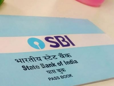 SBI Debit Card | SBI डेबिट कार्ड युझर्सना झटका, 1 एप्रिलपासून ‘या’ सेवांसाठी अधिक पैसे मोजावे लागणार