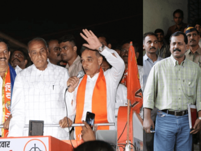 भाजप काळात रुजू झालेल्या प्रदीप शर्मांसाठी प्रचार | पण सचिन वझेंना लक्ष? – सविस्तर वृत्त