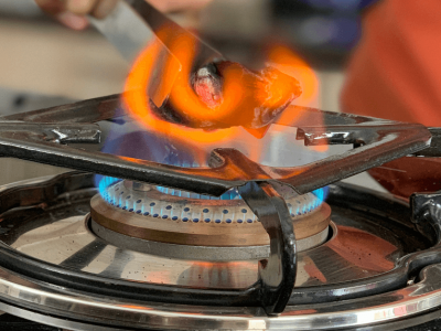 Smoky Flavor Food | तुमच्या गॅसवरील जेवणाला चुलीवरील जेवणाचा स्वाद हवा आहे का? | ही युक्ती अवलंबू शकता