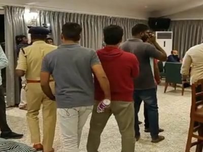 तेलंगणात सुद्धा टीआरएसचे आमदार फोडण्यासाठी ऑपरेशन ‘100 खोके एकदम ओक’, पोलिस धाडीत रंगेहात पकडले