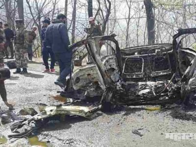 Major blast has occurred in to car at jammu kashmir Kashmir