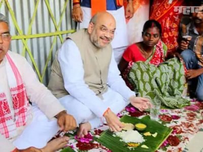 हे काँग्रेसवाले गावातील गरिबांकडे जातात | त्यांच्याकडे जेवतात, फोटो काढतात – नरेंद्र मोदी