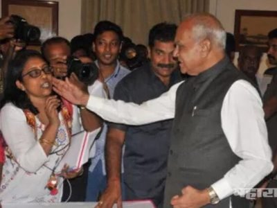 tamilnadu governor Mr banwarilal purohit pats woman journalist on cheeks