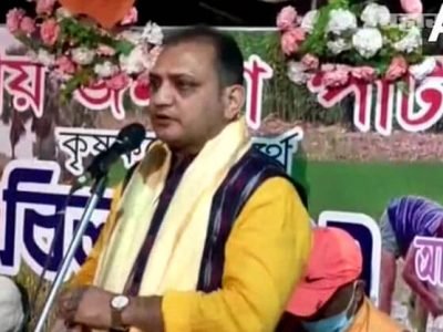 प. बंगाल | भाजपा सत्तेत आली तर पोलिसांना बूट चाटायला लावू – राजू बॅनर्जी