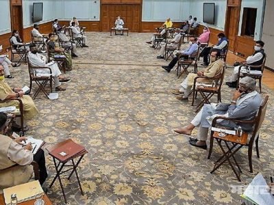 आता शेतकऱ्यांना आपला माल थेट कंपन्यांना विकता येणार, केंद्रीय कॅबिनेटचे नवे निर्णय आता शेतकऱ्यांना आपला माल थेट कंपन्यांना विकता येणार, केंद्रीय कॅबिनेटचे नवे निर्णय