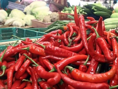 कांद्याच्या दरांनी रडवल्यानंतर आता मिरचीने सर्वसामान्य जनतेला ठसका बसणार