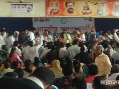 भाजपाच्या बैठकीत खडसे समर्थकाला बेदम मारहाण; दानवे आणि महाजनांसमोर तुफान राडा