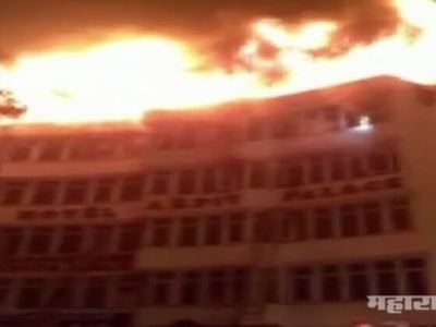 heavy fire at delhi karolbagh arpit palace hotel and nine deaths