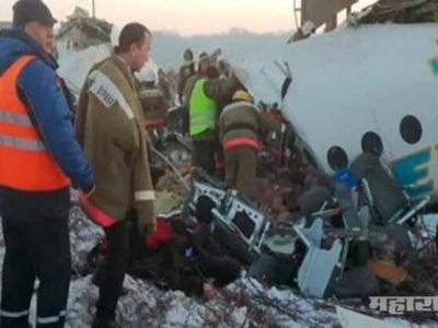 कझाकिस्तानमध्ये १०० प्रवाशांना घेऊन जाणारं विमान कोसळलं