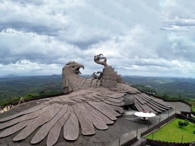 Incredible India Kerala Tourism | केरळमधील निसर्गरम्य जटायू राष्ट्रीय उद्यानाला भेट द्या, भव्य जटायू पुतळा आणि सुंदर निसर्ग