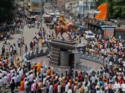 Maratha Kranti Morcha made chakkajaam at Solhapur during protest against state government