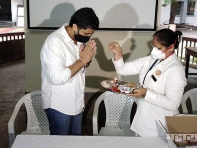 आ. रोहित पवार यांनी कोरोना वॉरियर्ससोबत रक्षाबंधन साजरा केला आ. रोहित पवार यांनी कोरोना वॉरियर्ससोबत रक्षाबंधन साजरा केला