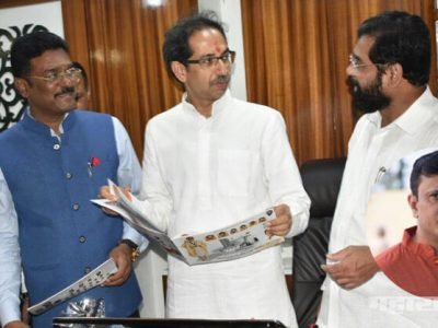 इंग्रजी चॅनेलचा संपादक तुमचे रोज कपडे उतरवतो तरी सर्व नेते शेपट्या घालुन बसलेत – संदीप देशपांडे