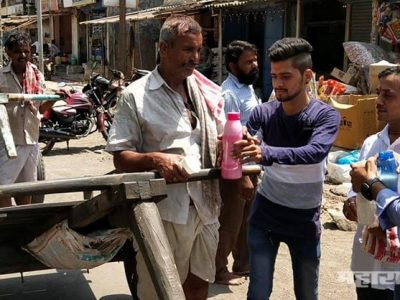 पालघर मनसेकडून हाथगाड़ी खेचक कामगारांना छोटी भेट देऊन कामगार दीन साजरा