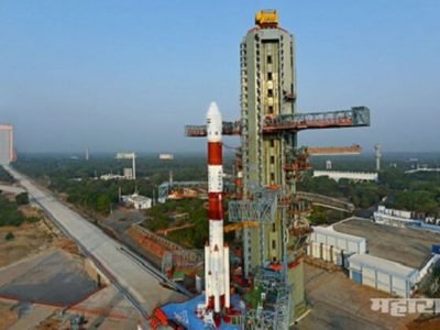 इस्त्रोची भव्य कामगिरी एमिसॅटसह २८ देशांचे नॅनो उपग्रह अवकाशात झेपावले