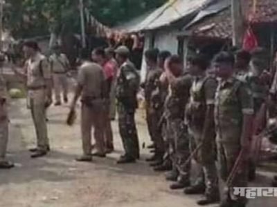 पश्चिम बंगालमध्ये राजकीय धुसपूस शिगेला, गावठी बॉम्बचे हल्ले सुरु पश्चिम बंगालमध्ये राजकीय धुसपूस शिगेला, गावठी बॉम्बचे हल्ले सुरु