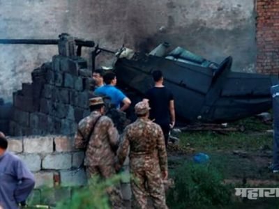 VIDEO : पाक लष्कराचं विमान नागरी वस्तीत कोसळलं; १७ जणांचा मृत्यू