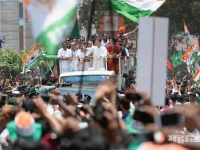 राहुल गांधी यांच्या रोड शोला तुफान जनसागर