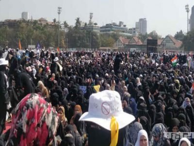 CAA-NRC विरोध मोर्चा: आझाद मैदानात संविधान बचाओ, भारत बचाओ घोषणाबाजी