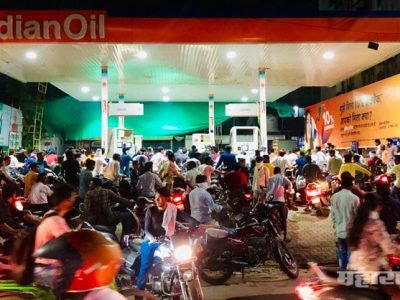 कोरोना धास्ती: पेट्रोल पंप बंद होण्याच्या अफवा; नागपूरमध्ये लोकांची पेट्रोलसाठी झुंबड