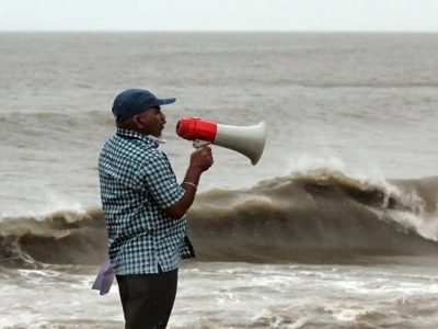 तौते चक्रीवादळ, प्रशासन सतर्क | रायगडमध्ये 25200 नागरिकांना सुरक्षित ठिकाणी हलवले