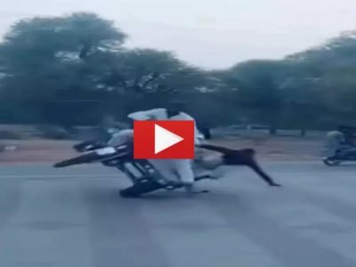 Viral Video | गाडीवरून स्टंटबाजी करताना अचानक गाडी पलटली आणि कंबरडं मोडलं… व्हिडीओ प्रचंड व्हायरल