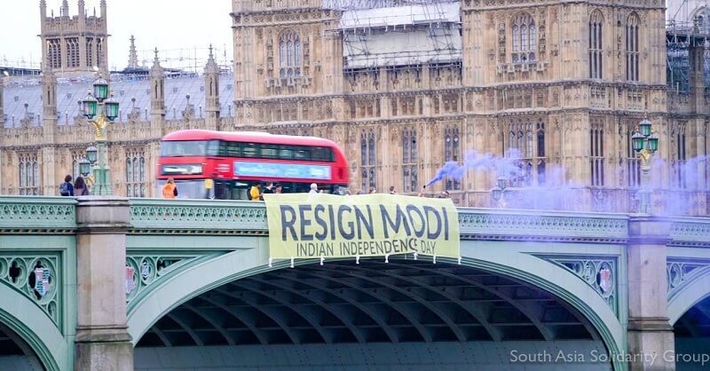 Video resign Modi banner on London bridge