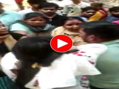 Video Viral | पत्नीने बाजारात पतीला गर्लफ्रेंड सोबत रंगेहात पकडलं, संपूर्ण सासरवाडीकडून पती आणि गर्लफ्रेंडची सामूहिक धुलाई