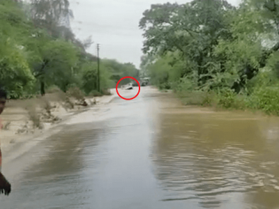 ST Bus | यवतमाळमध्ये ड्रायव्हरच्या चुकीने नदीत वाहून गेली एसटी बस | बचावकार्य सुरू